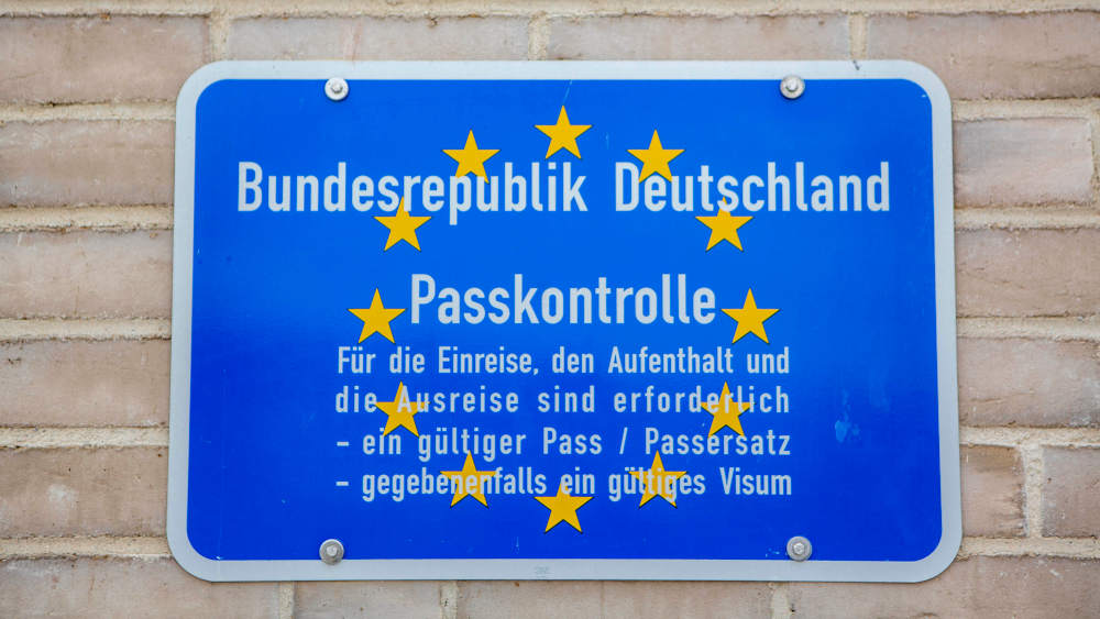 Grenzschild zur Passkontrolle der Bundesrepublik Deutschland (Symbolbild)
