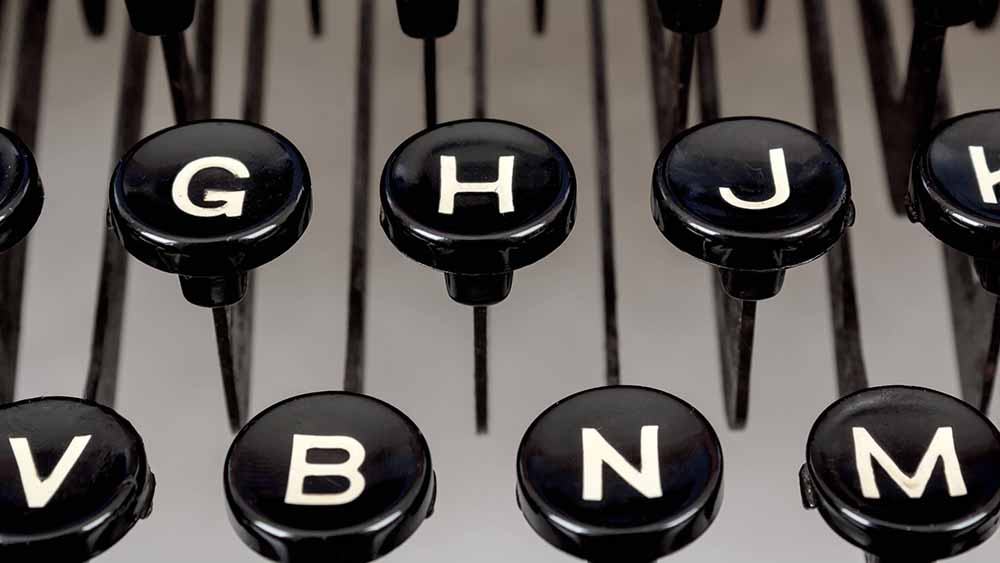 Auf einer alten Schreibmaschine hat der Verdächtige vermutlich die Schriftstücke geschrieben (Symbolbild)