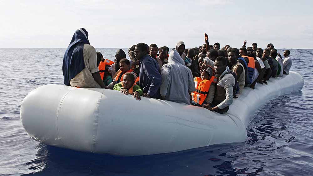 Viele Flüchtlinge kommen in Schlauchbooten über das Mittelmeer