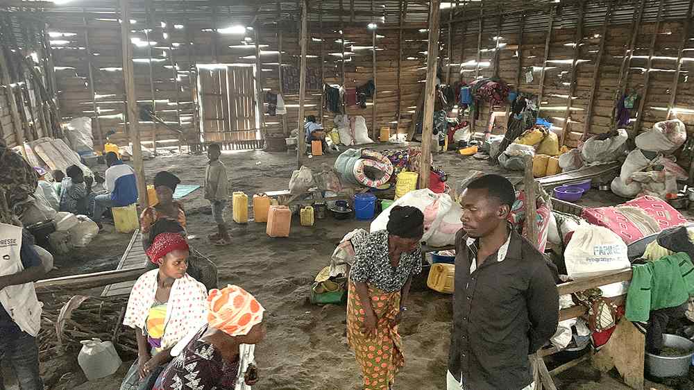 In einer provisorischen Kirche in Goma schlafen jede Nacht 550 Geflüchtete.