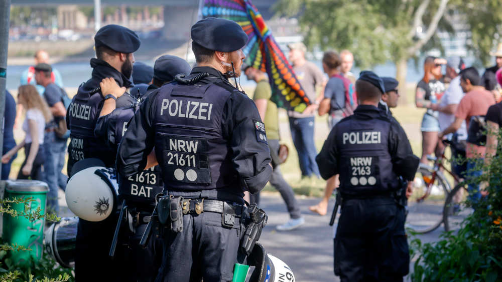 Aus der Corona-Protestlerszene hätten sich Demokratiefeinde entwickelt, heißt es in einer Auswertung des Landes-Verfassungsschutzes für die Rheinische Post