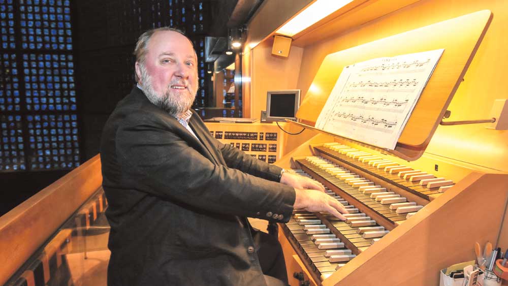 Helmut Hoeft an der Orgel