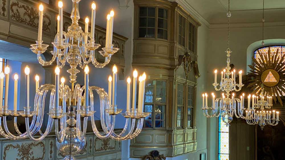 Die restaurierten Kronleuchter