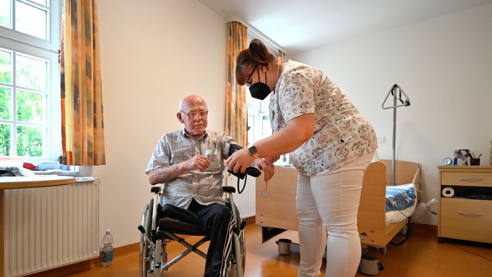 Seit dem 1. März gibt es keine Maskenpflicht für Angestellte in Pflegeheimen