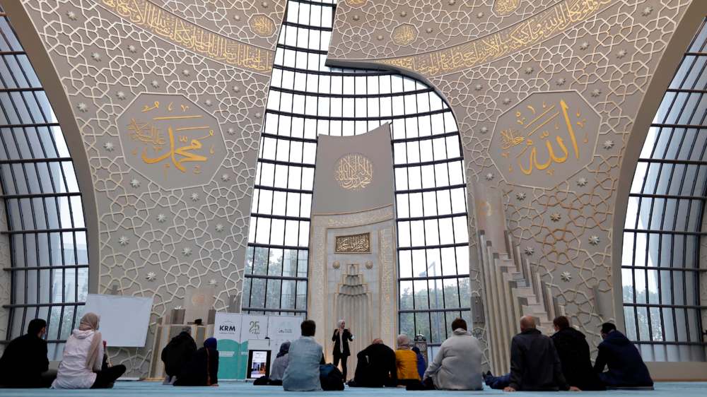 Innenansicht der 2018 eröffneten Ditib-Zentralmoschee in Köln-Ehrenfeld