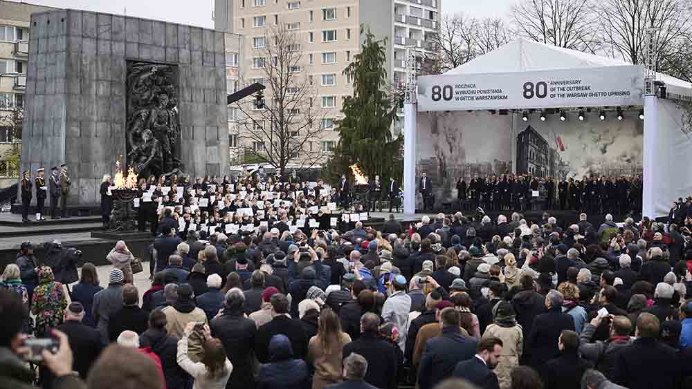 Vor dem Mahnmal in Warschau fand die Gedenkveranstaltung statt