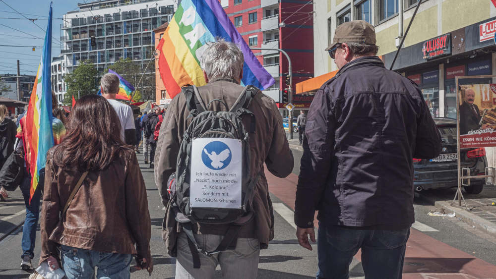 Traditionelles Motto bei Ostermärschen: Frieden schaffen ohne Waffen