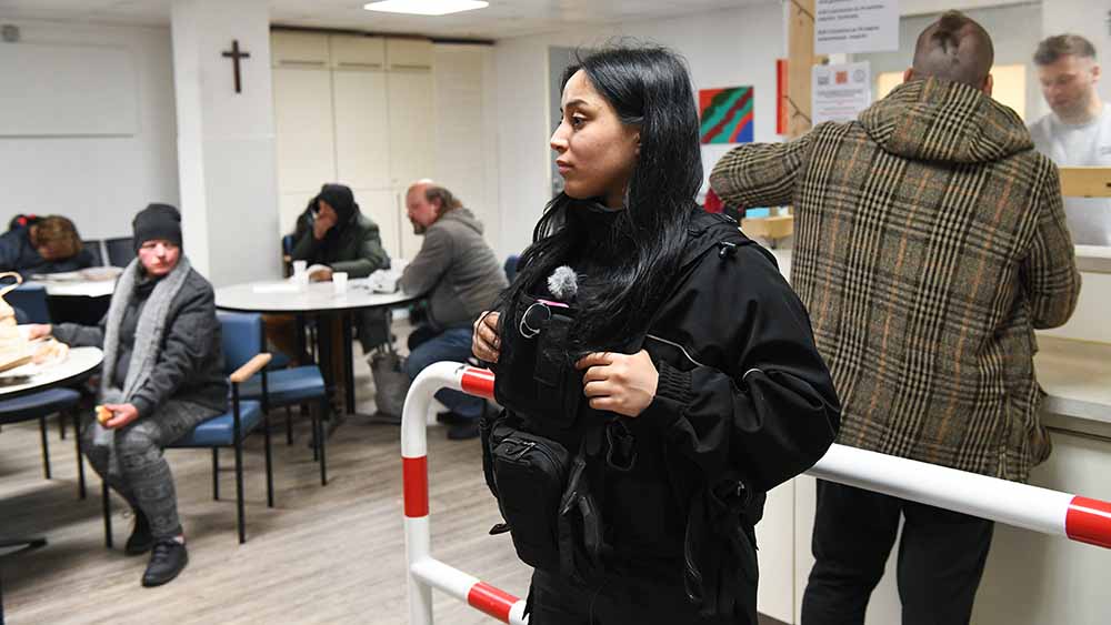 Image - Wie Security-Frau Selly im Obdachlosen-Treff für Sicherheit sorgt