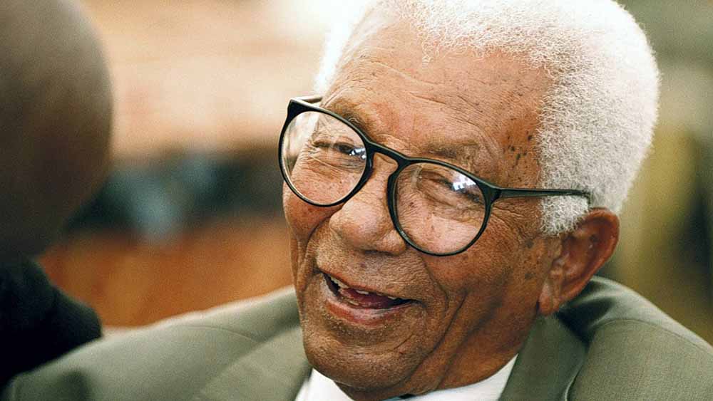 Walter Sisulu an seinem 88. Geburtstag im Mai 2000