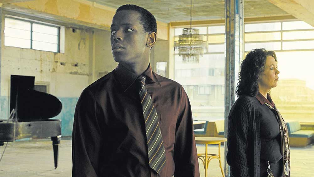 Glanz vergangener Tage: Kartenabreißer Stephen (Michael Ward) und Hilary (Olivia Colman) im „Empire Cinema“