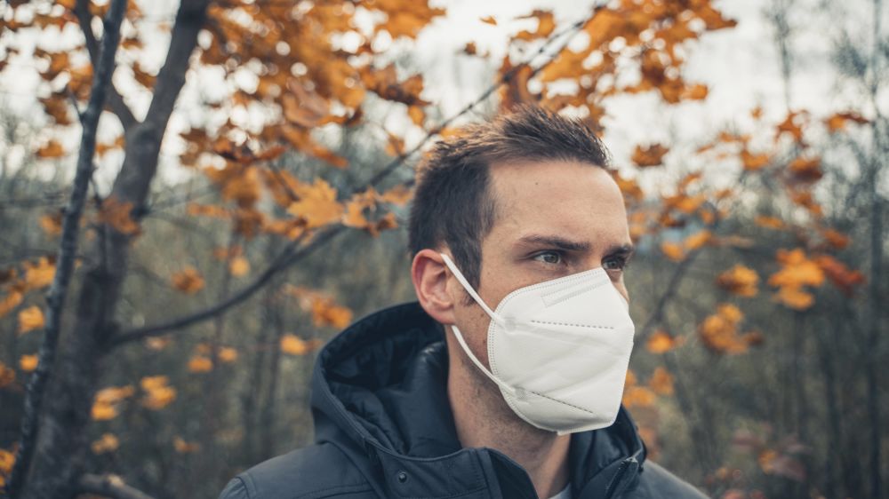 Im Freien getragene FFP2-Masken verhindern die Aufnahme von Pollen über die Atemwege