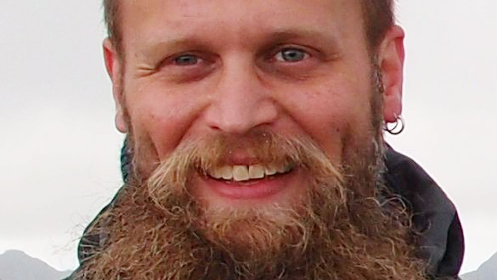 Blühwiesen bieten Lebensraum für gefährdete Insekten und Vögel. Sie finden dort Nahrung, Unterschlupf und Schutz für den Nachwuchs Jörn Budde leitet das EKBOUmweltbüro und gibt Auskunft über die Verwendung der Kollekte. 