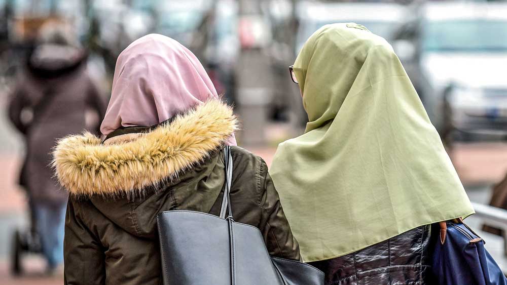 Symbolfoto: Frauen mit Kopftüchern