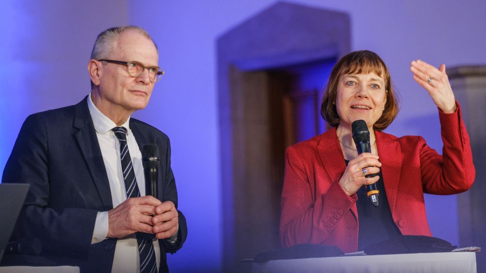 In einer gemeinsamen Kolumne kritisieren Diakonie-Präsident Ulrich Lilie (links) und die EKD-Ratsvorsitzende Annette Kurschus die Bundesregierung 