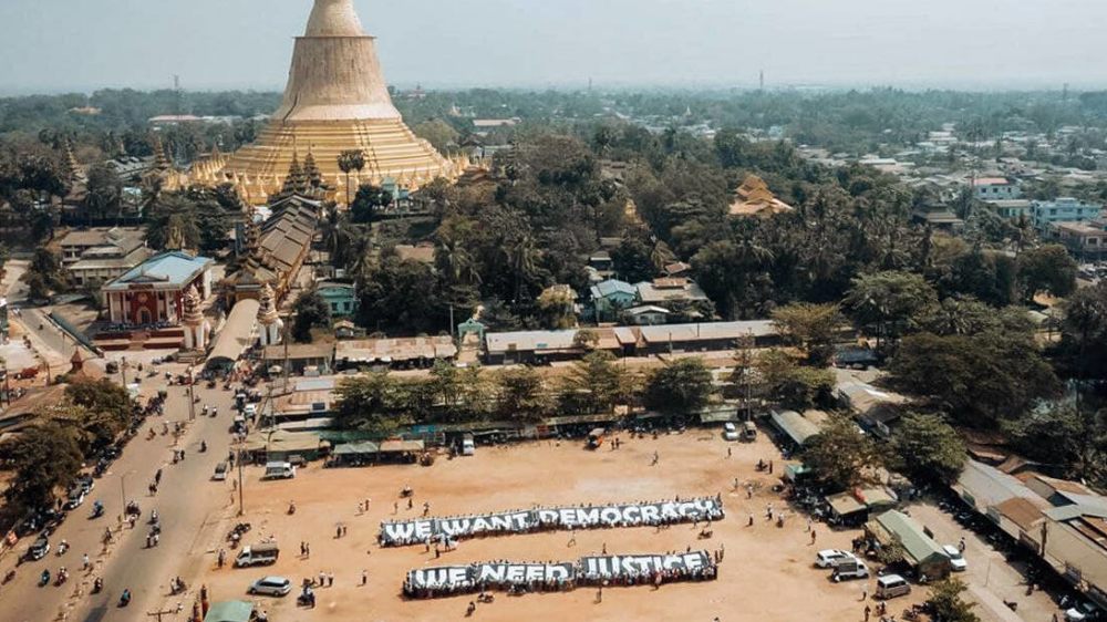 Friedlicher Protest gegen den Militärcoup in Myanmar in der südlichen Stadt Bago