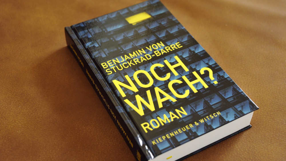 In Stuckrad-Barres Roman geht es um Machtmissbrauch bei einem Fernsehsender, dessen Chefredakteur an Ex-Bild-Chef Julian Reichelt erinnert