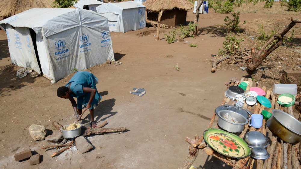 Südsudanesische Flüchtlinge fliehen vor Krieg und Hungersnot aus dem Südsudan nach Uganda 