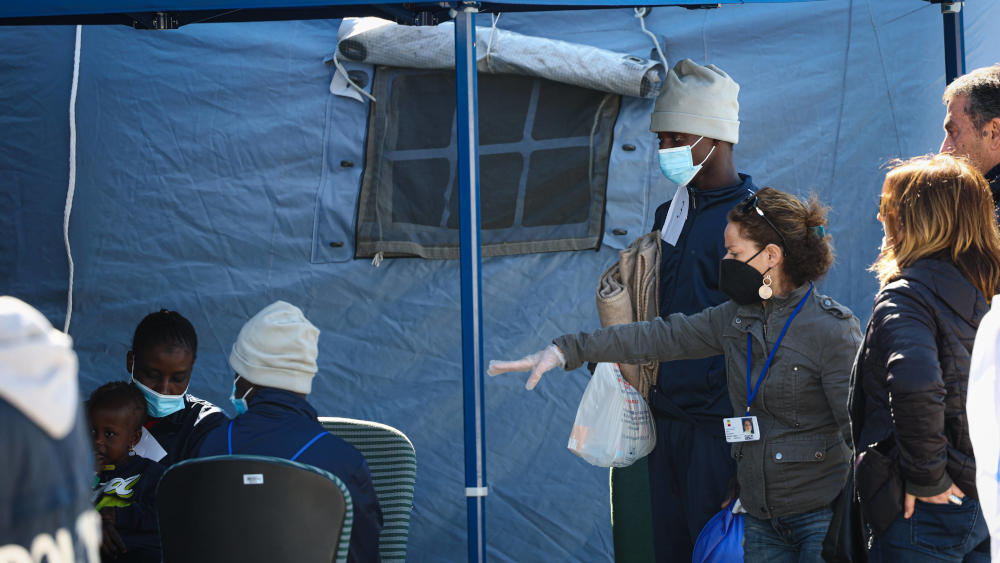 Image - Hunderte Flüchtlinge aus dem Mittelmeer gerettet