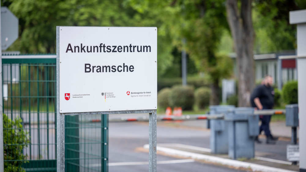 Der Eingang zur LAB Bramsche, dem Ankunftszentrum der Landesausnahmebehörde Bramsche-Hesepe in Niedersachen