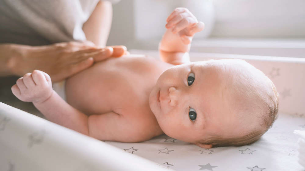 Die beliebtesten Babynamen in Deutschland bleiben 2023 Emilia sowie Noah