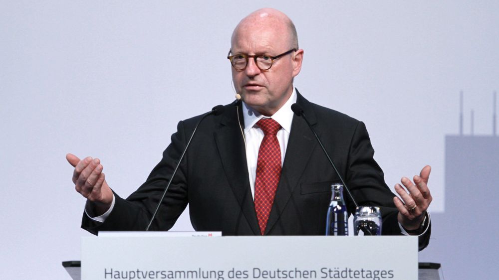 Markus Lewe, Oberbürgermeister von Münster und Präsident des Städtetags, auf der 42. Hauptversammlung des Deutschen Städtetages in Köln