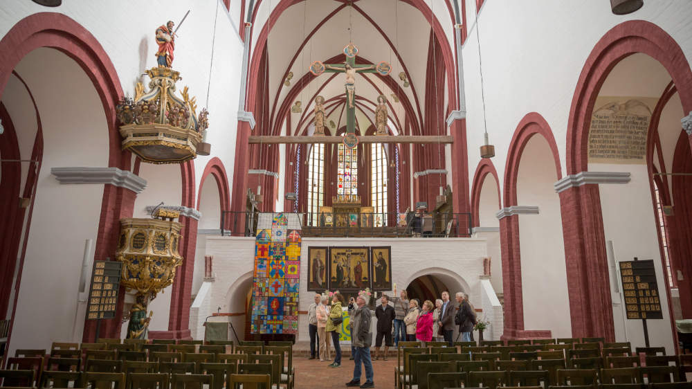 Teil des Domschatzes ist auch der Dom selbst mit seinen Altären, Grabsteinen, Kanzel und Orgel 