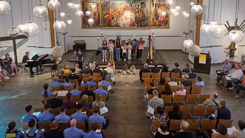 In der Neuköllner Martin-Luther-Kirche hat die Schule einen Gottesdienst gefeiert