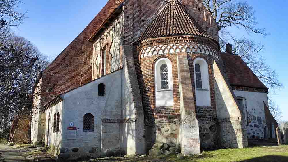 Backsteinkirche von Außen fotografiert