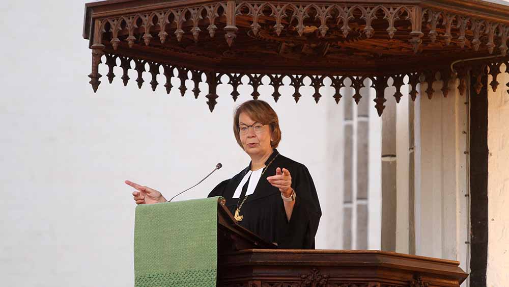 Nordkirchen-Landesbischöfin Kristina Kühnbaum-Schmidt bei einer Predigt im Schweriner Dom