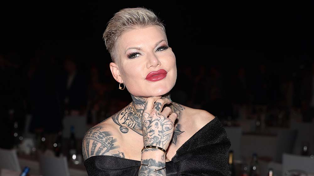 Dschungelkönigin und Schlagersternchen Melanie Müller soll den "Hitler-Gruß" gezeigt haben