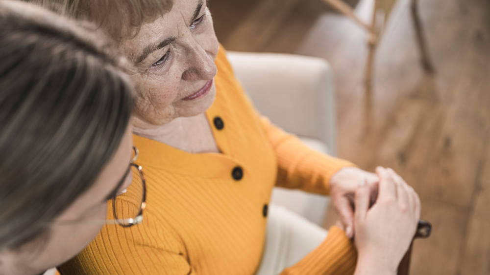 Trotz ihrer Belastung verzichten pflegende Angehörige jedes Jahr auf Leistungen der Pflegeversicherung