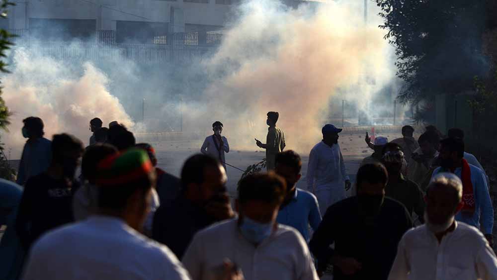 Khans Verhaftung hat zu gewalttätigen Protesten geführt