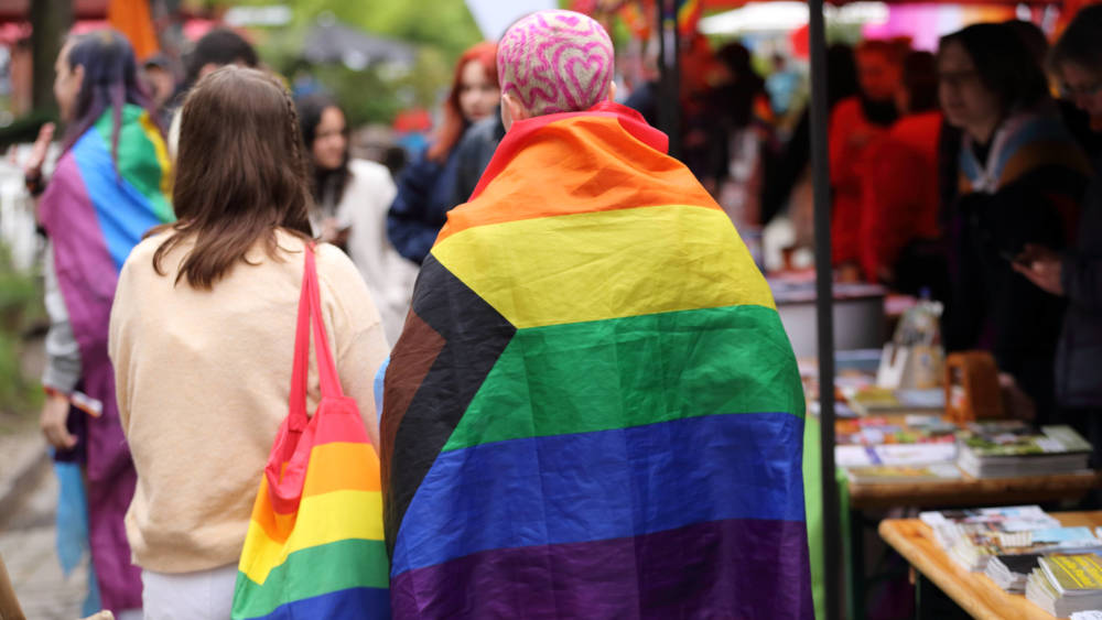 Sexuelle Minderheiten werden häufig mit Stigmatisierung, sozialer Ausgrenzung und Gewalt konfrontiert (Symbolbild)