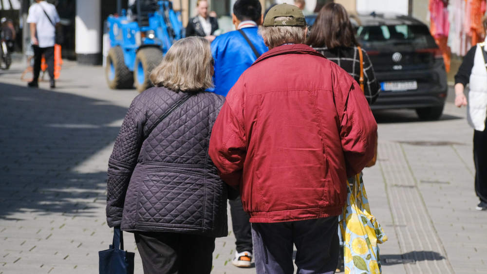 Image - Menschen in Deutschland bekommen immer länger Rente
