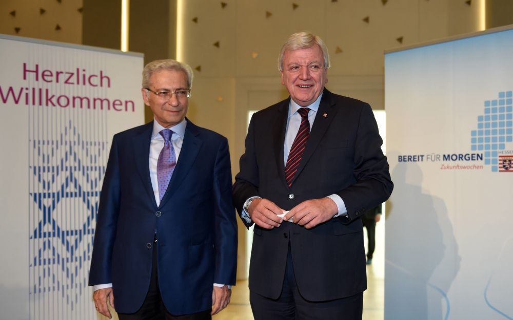 Salomon Korn (li.), Vorsitzender der Jüdischen Gemeinde Frankfurt am Main mit dem damaligen Ministerpräsident Hessens, Volker Bouffier