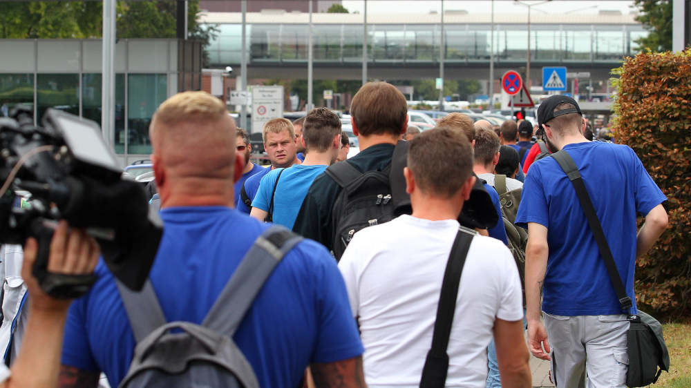 Angst vor Kündigungen: Rund 100.000 VW-Beschäftigte an neun Standorten sind in den Warnstreik getreten, um im aktuellen Tarifstreit gegen angedrohte Lohnkürzungen, Werkschließungen und Stellenabbau zu demonstrieren (Archivbild)