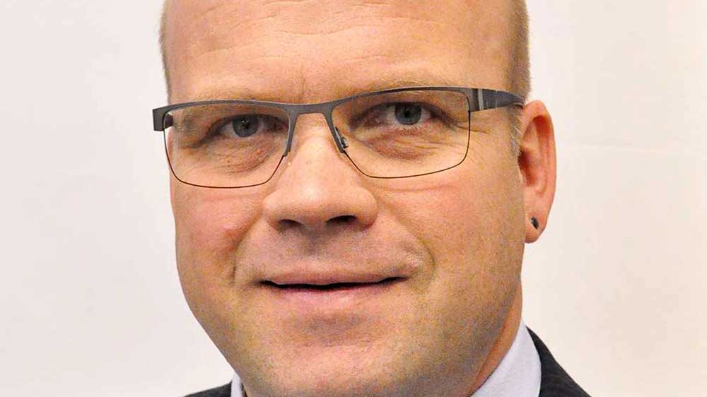 Porträtfoto Mann mit Brille