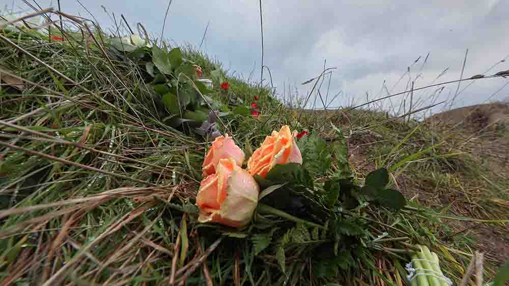 Am Tatort legten die Menschen Blumen nieder
