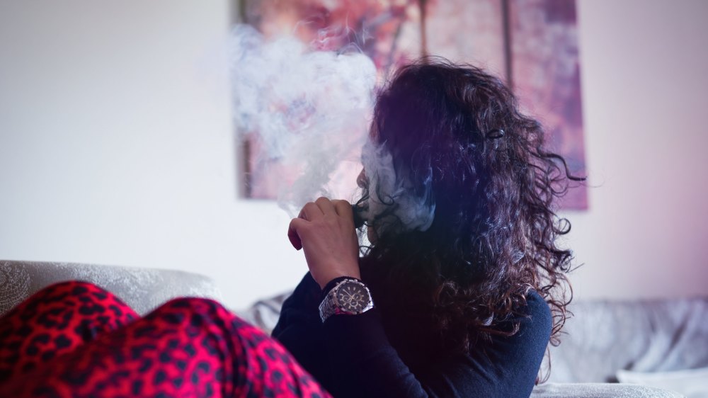 Auch die bei jungen Menschen beliebten E-Zigaretten und E-Shishas sind gesundheitsgefährdend