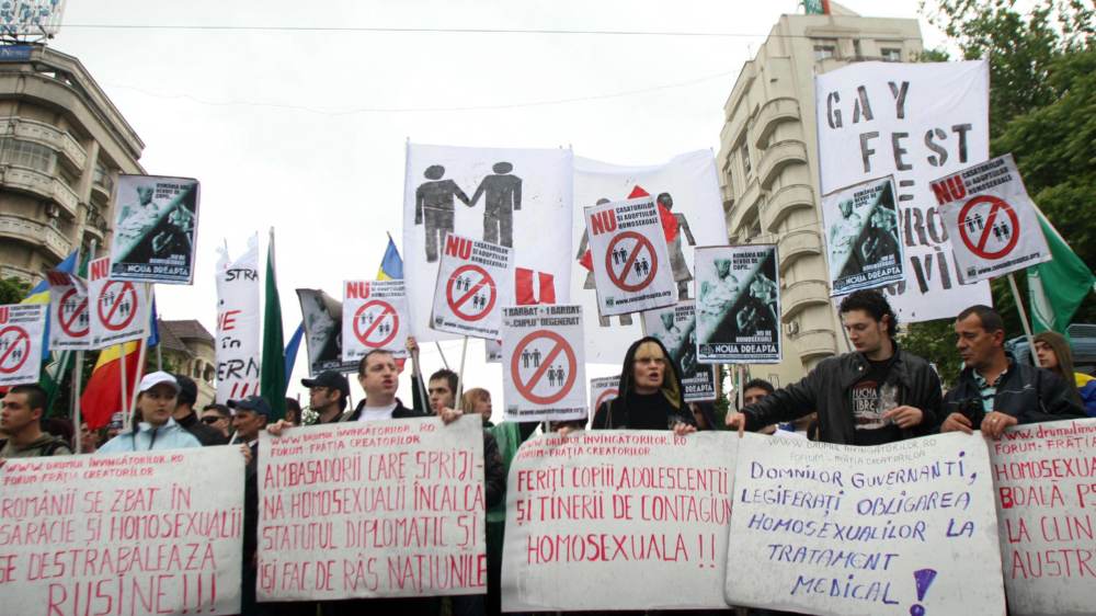 Eine Demonstration gegen homosexuelle Menschen in Bukarest (2010)