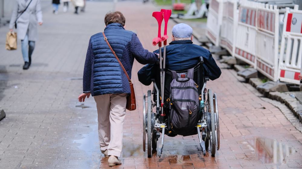Die Zahl der Pflegebedürftigen steigt auch 2023 stark an