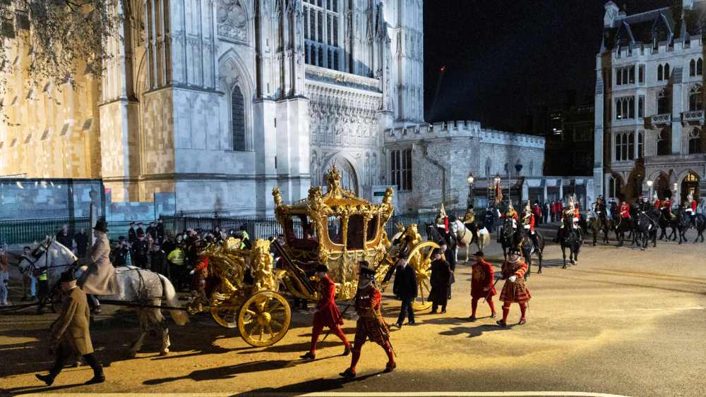 Nächtliche Generalprobe der Krönung Charles III vor Westminster Abbey