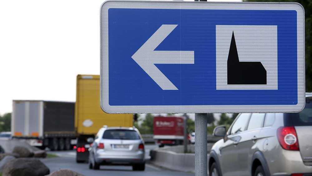 Zur Autobahnkirche bitte einmal links abbiegen!