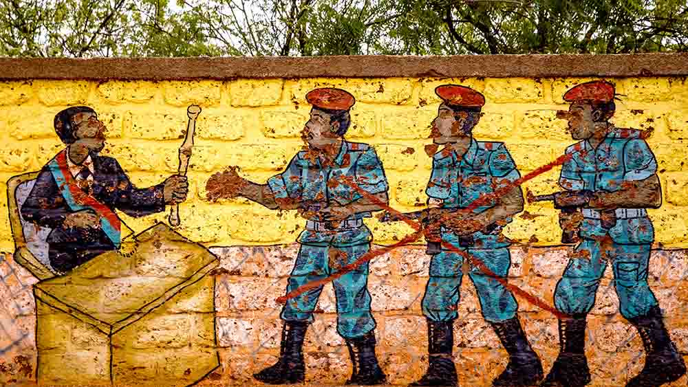 Gegen die Militärregierung richtet sich diese Wandzeichnung in Ouahigouya, Burkina Faso 