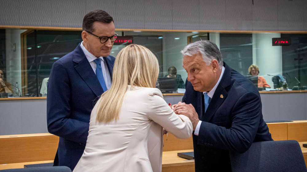 Polens Ministerpräsident Morawiecki (links) und Ungarns Regierungschef Orban (rechts) stellten sich am ersten EU-Gipfeltag quer