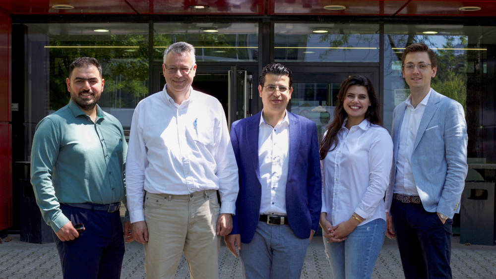 Die Erfinder eines umweltfreundlichen Speichers für Windenergie sind der Ingenieur Falah Alobaid (Mitte) und sein Team