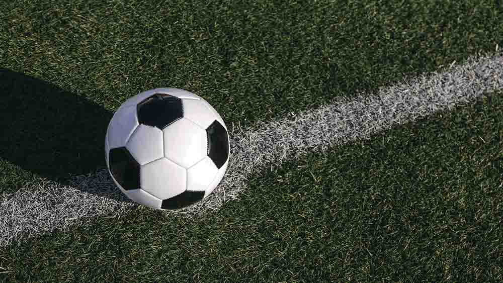 Trotz des Kriegs rollt der Ball in der Ukraine (Symbolbild)