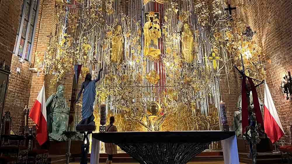Es wurde Gottesdienst gefeiert am Bernsteinaltar der Heiligen Birgitta