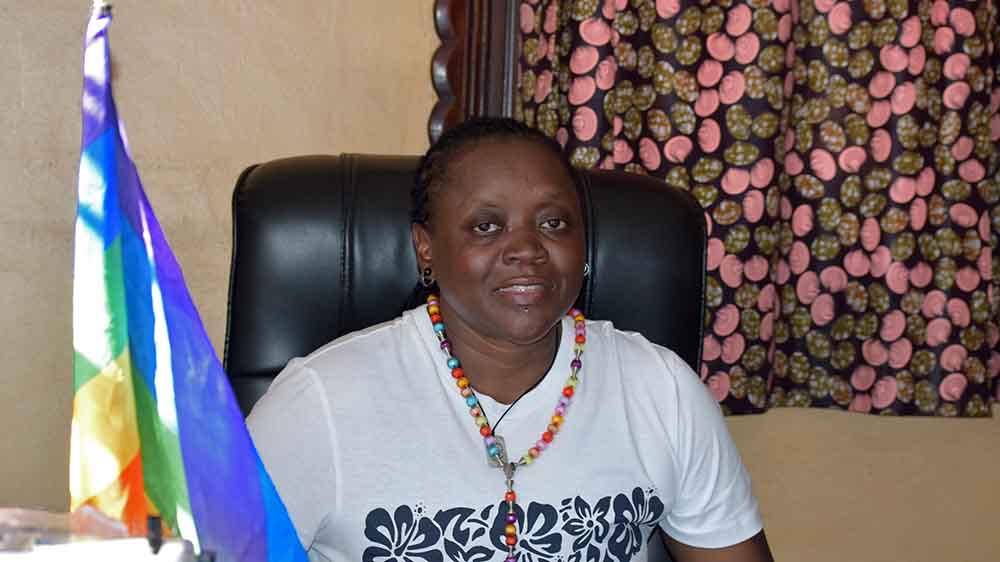 Aktivistin Ssenfuka Joanita Warry  in ihrem Büro in Uganda
