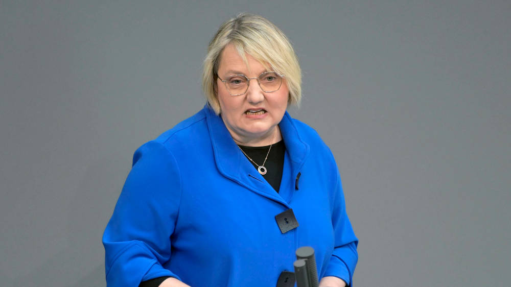 Katja Mast in der 92. Sitzung des Deutschen Bundestages im Reichstagsgebäude